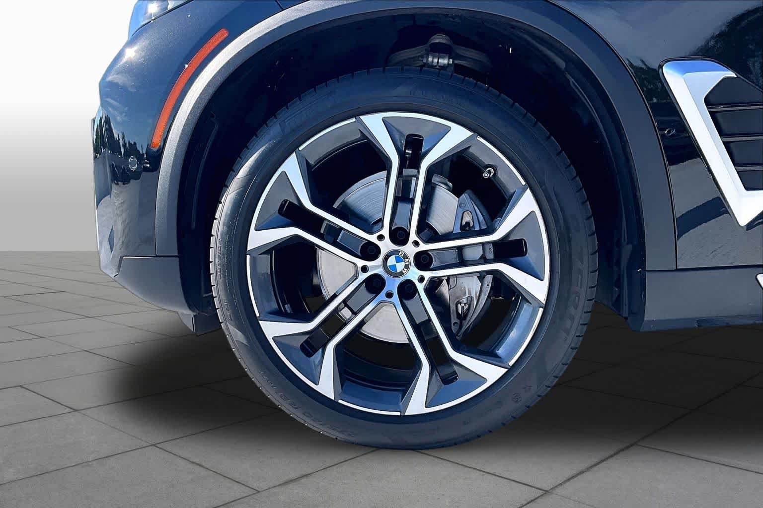 Used 2024 Black Sapphire Metallic BMW xDrive40i image 11