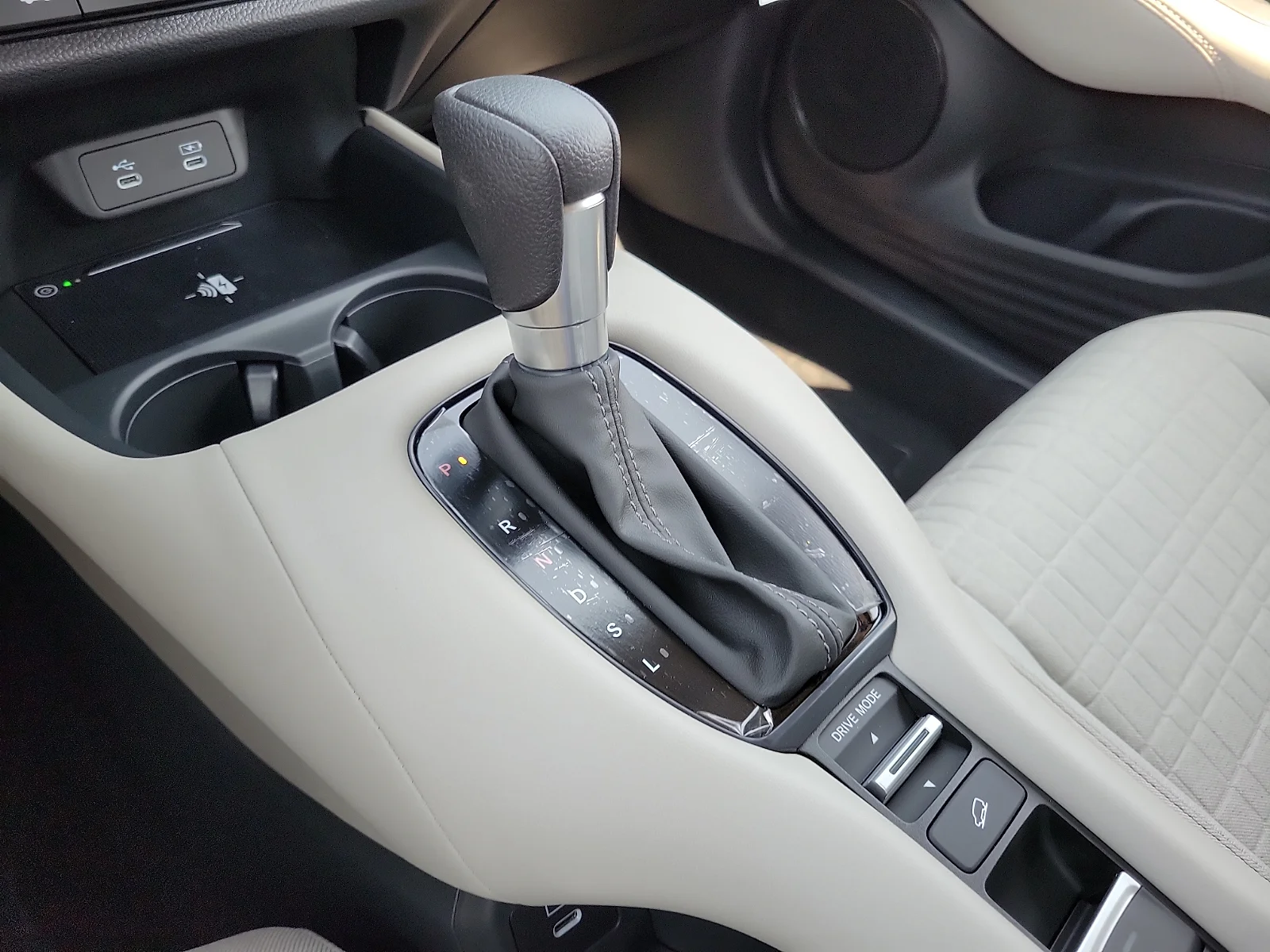 New 2027 Platinum White Pearl Honda LX AWD image 25