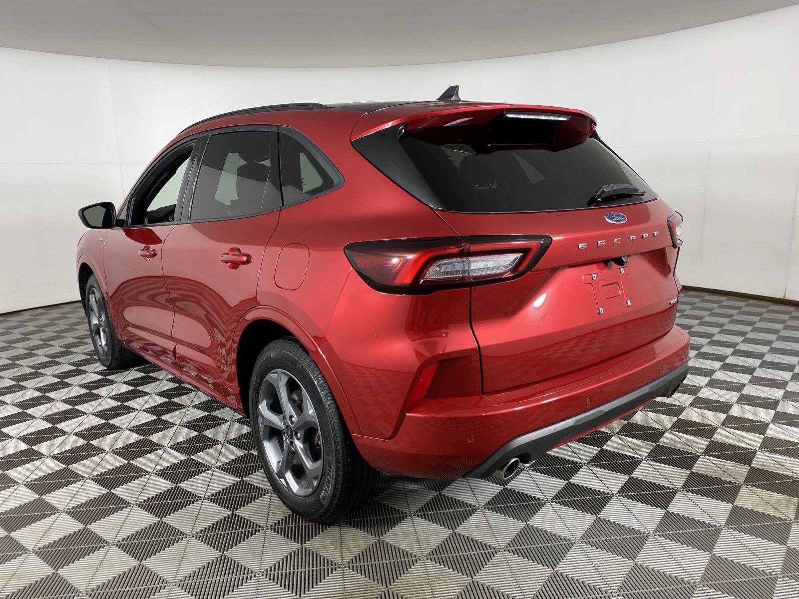 Used 2024 Rapid Red Metallic Tinted Clearcoat Ford ST-Line image 8