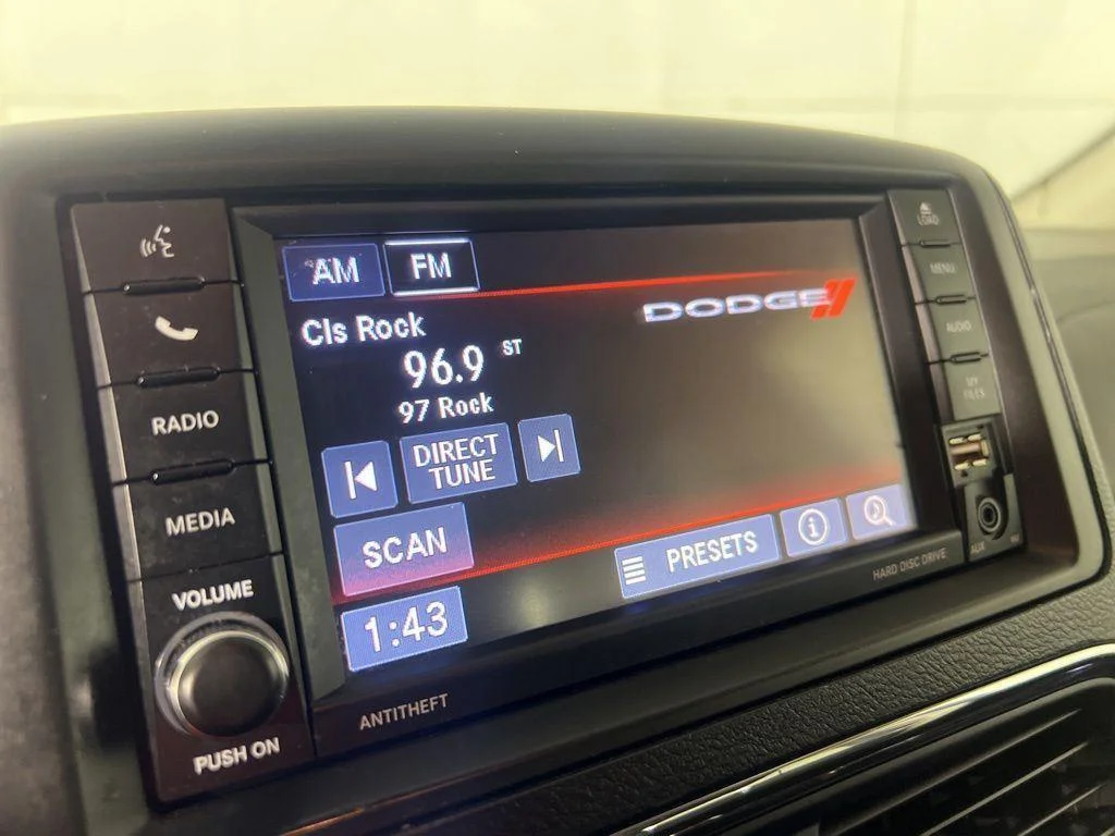 Used 2019 Indigo Blue Dodge SE image 15