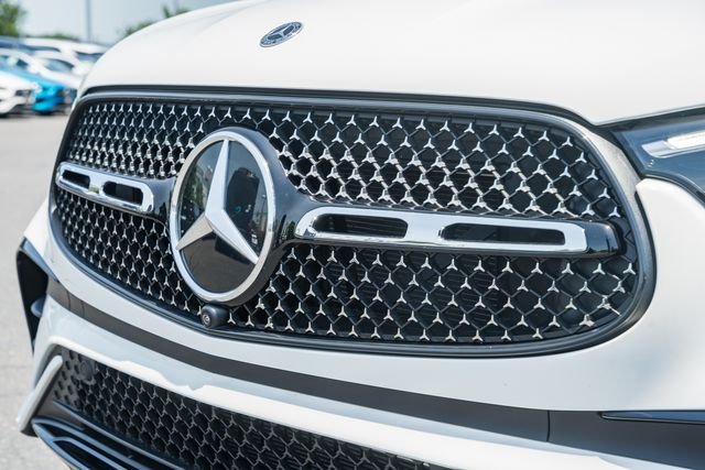 Certified Used 2025 Polar White Mercedes-Benz GLC 300 image 12
