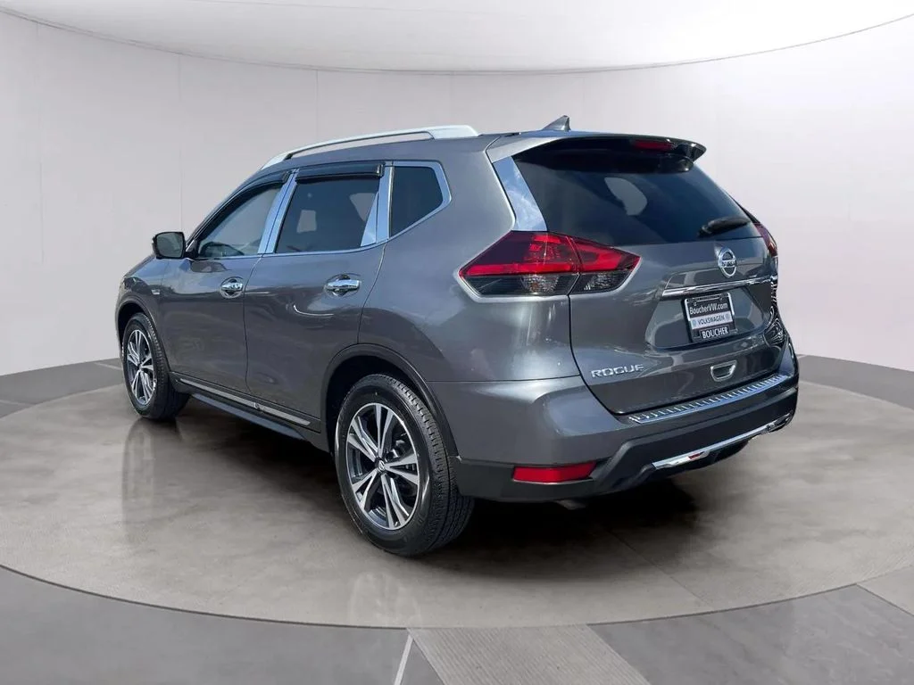 Used 2018 Gun Metallic Nissan SL image 3