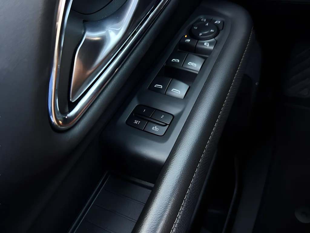 Used 2023 White GMC AT4 image 17