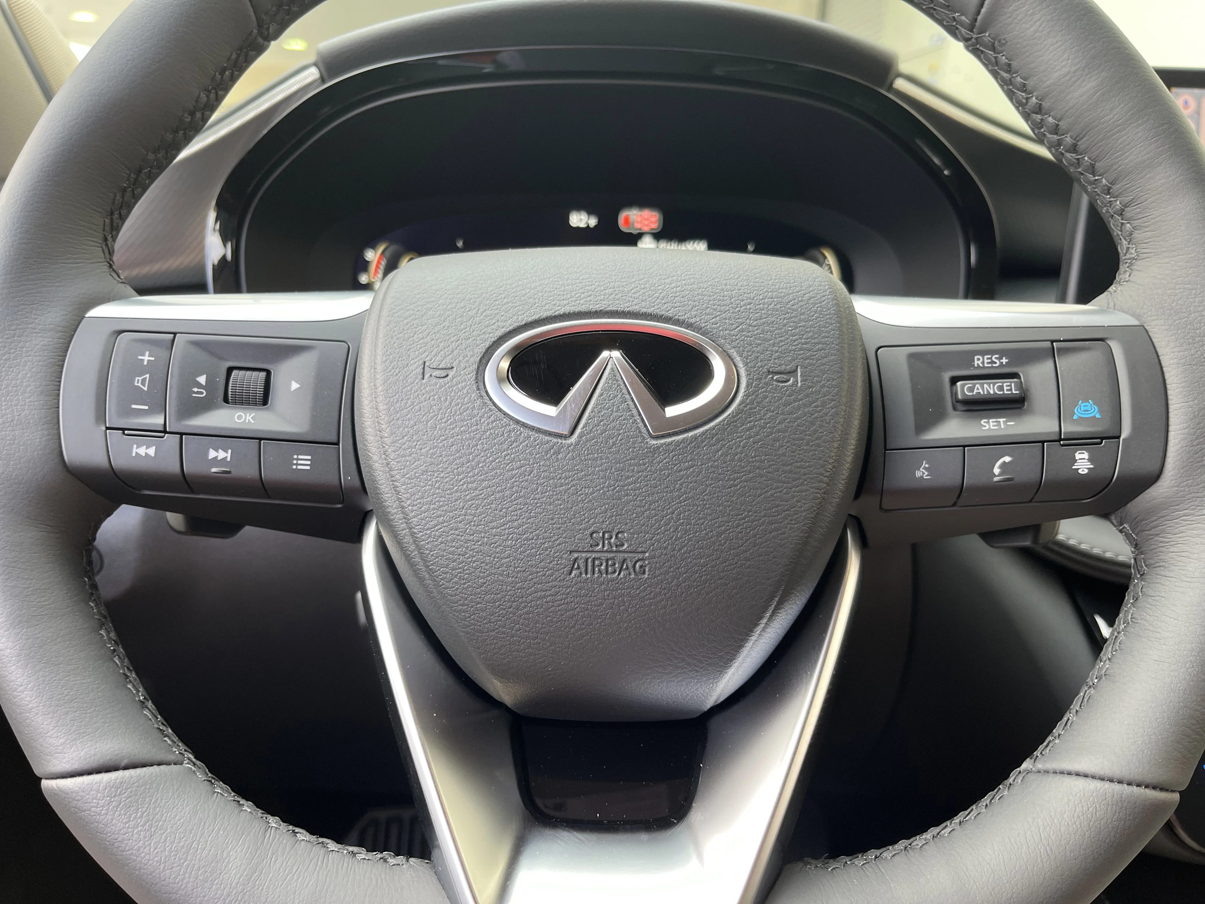 New 2027 Graphite Shadow INFINITI LUXE image 23