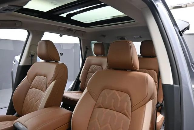 New 2026 Boulder Gray Pearl Nissan Platinum image 31