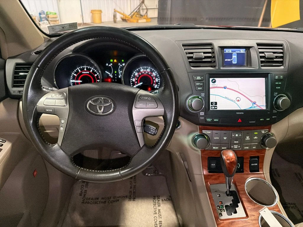Used 2008 Salsa Red Pearl Toyota Limited image 19