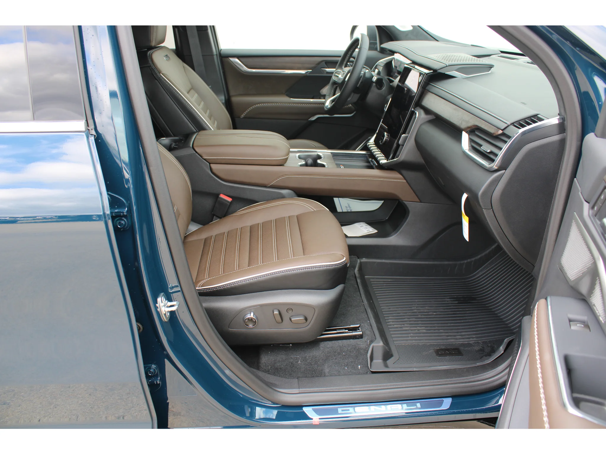 New 2027 Ink GMC Denali Ultimate image 9