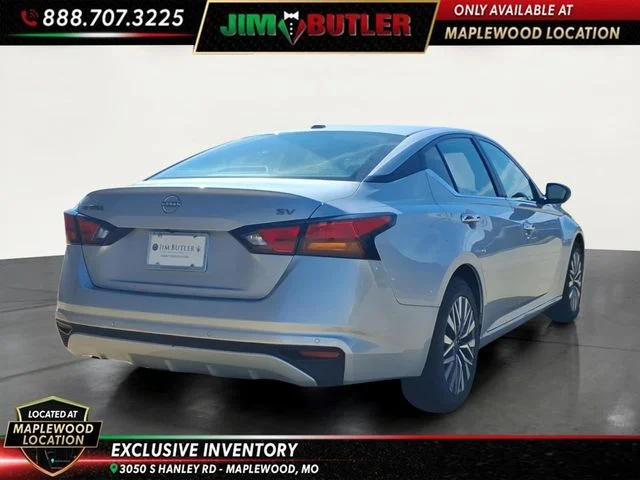 Used 2024 Silver Nissan 2.5 SV image 4