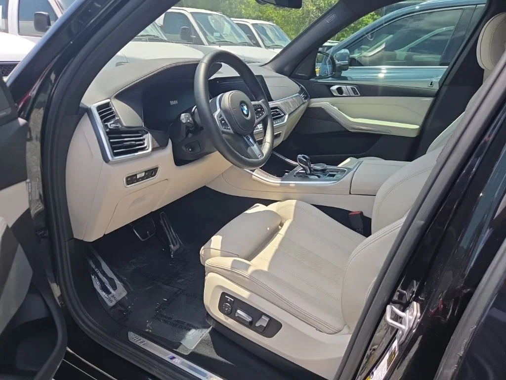 Used 2020 Black BMW sDrive40i image 3