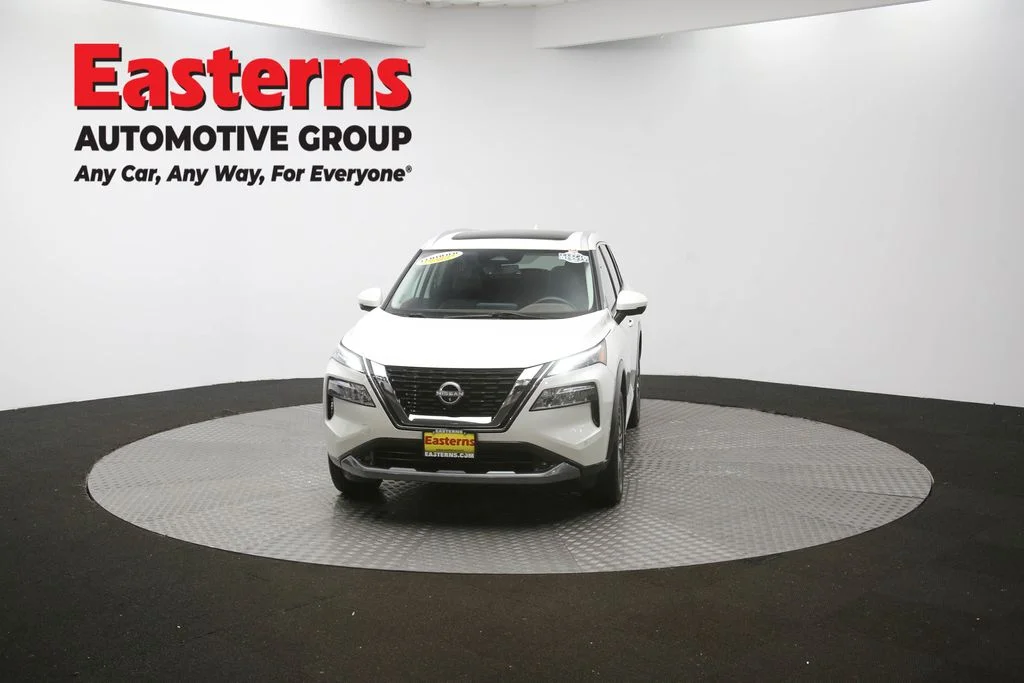 Used 2022 White Nissan SL image 54
