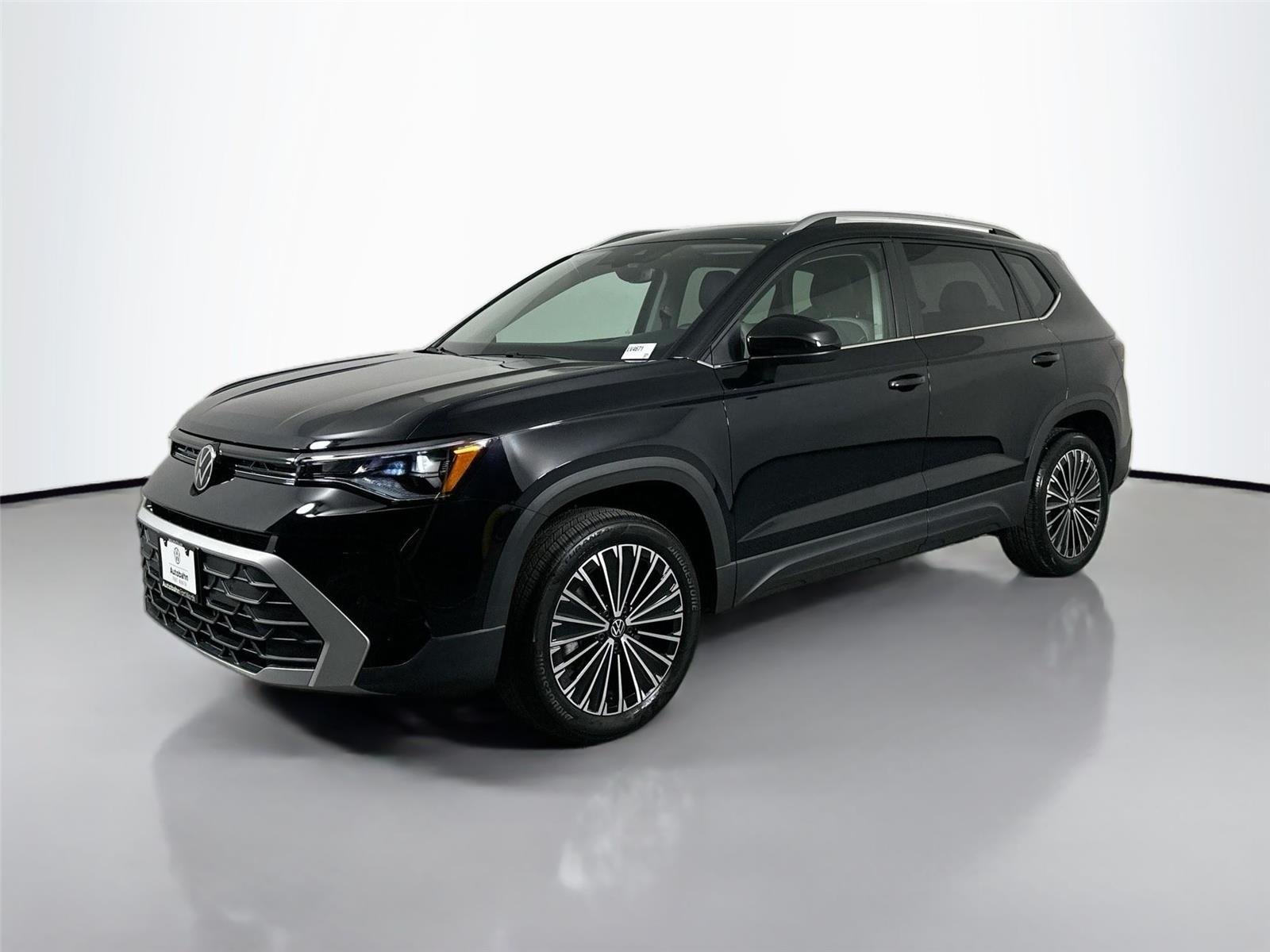 New 2026 Deep Black Pearl Volkswagen SE image 1