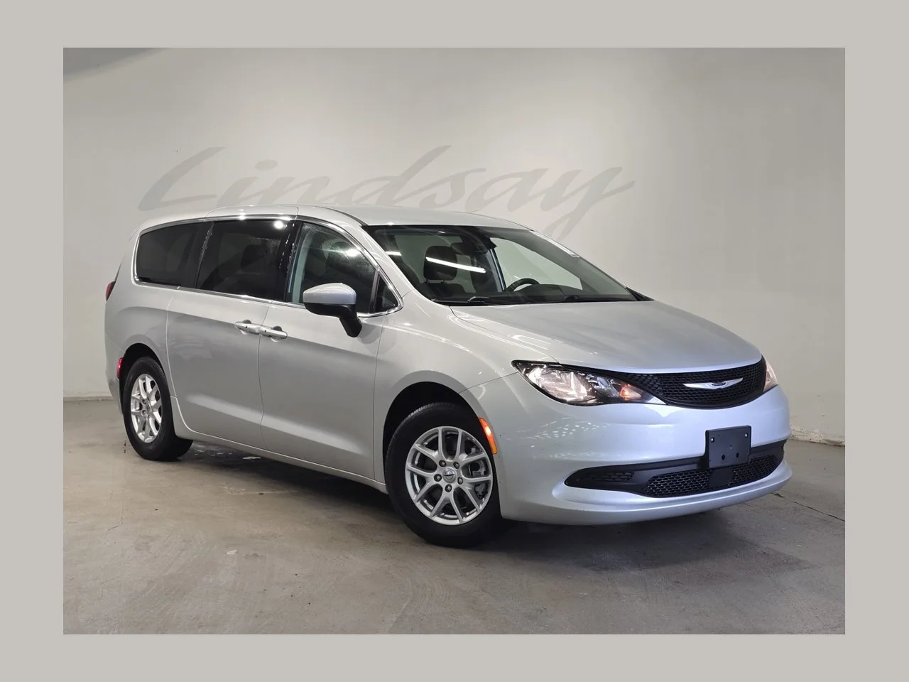 Used 2023 Silver Mist Clearcoat Chrysler LX image 1
