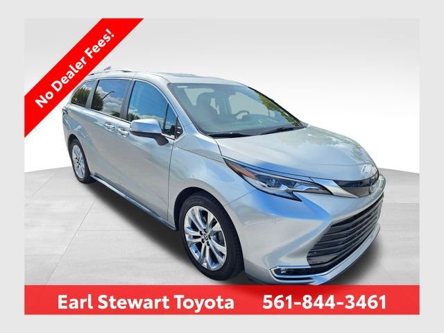 2022 Toyota Sienna Platinum 7-Passenger Hybrid FWD's photo