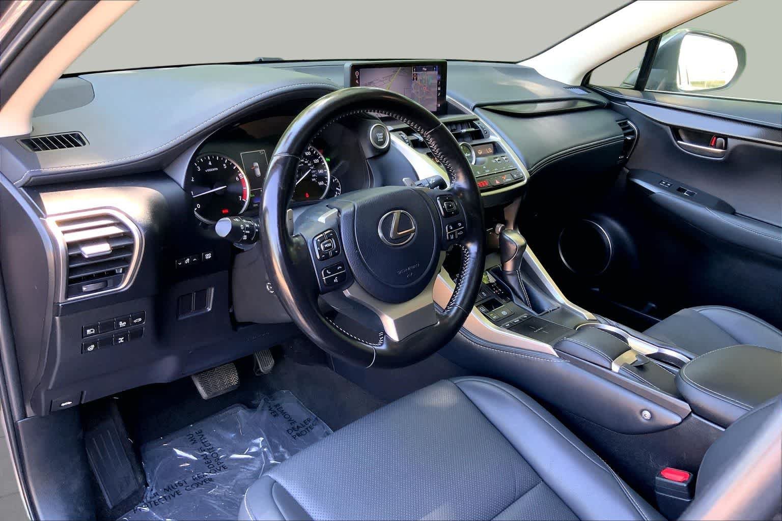 2021 Lexus NX 300 - Photo 17