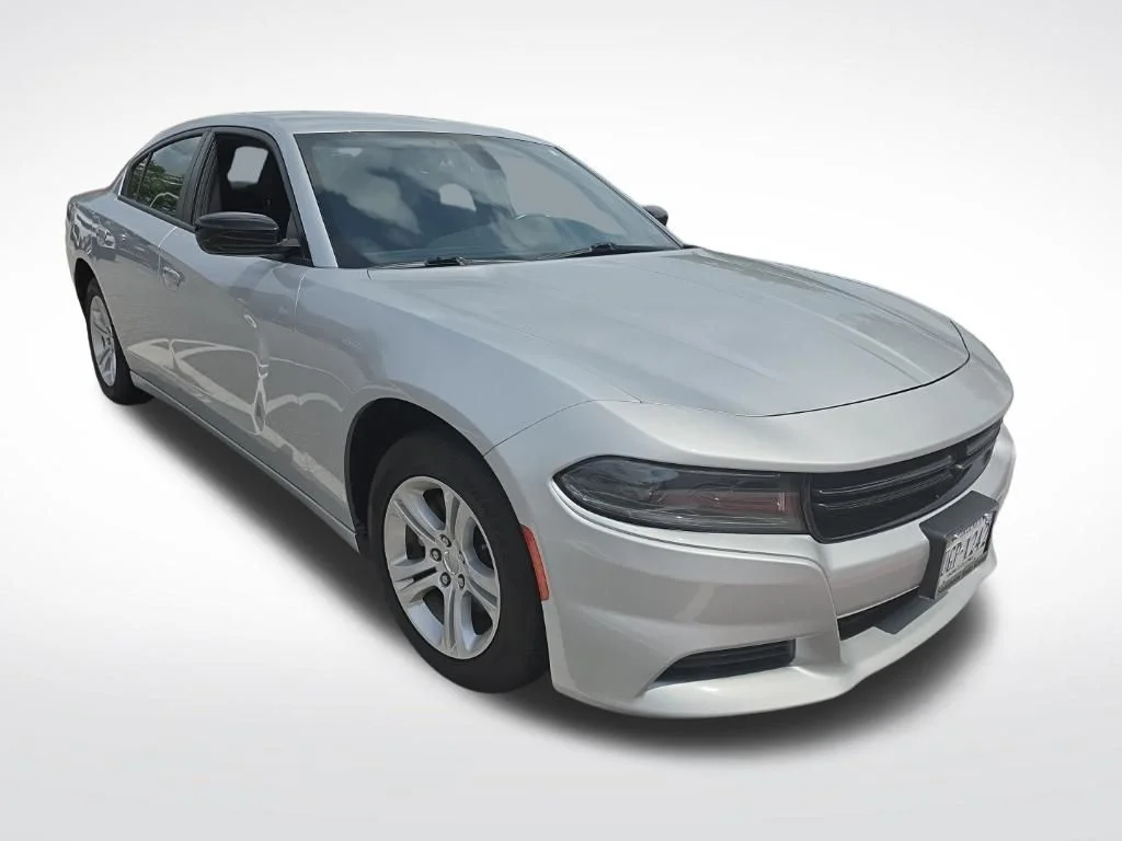 Used 2023 Silver Dodge SXT image 2