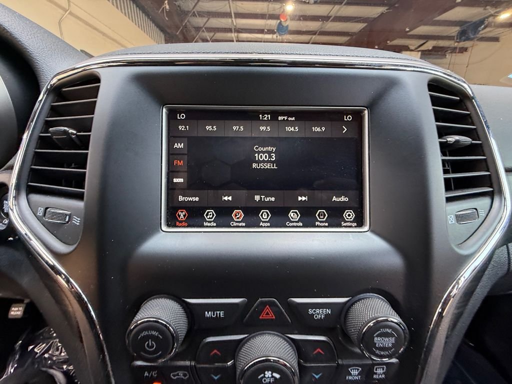 Used 2021 Black Jeep Laredo E image 21