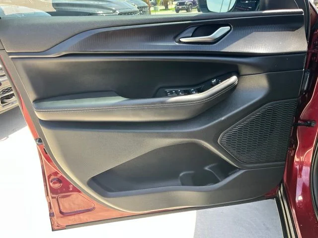 Used 2025 Red Jeep Altitude X image 11