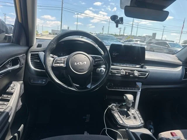 Used 2023 Yellow Kia Nightfall image 27