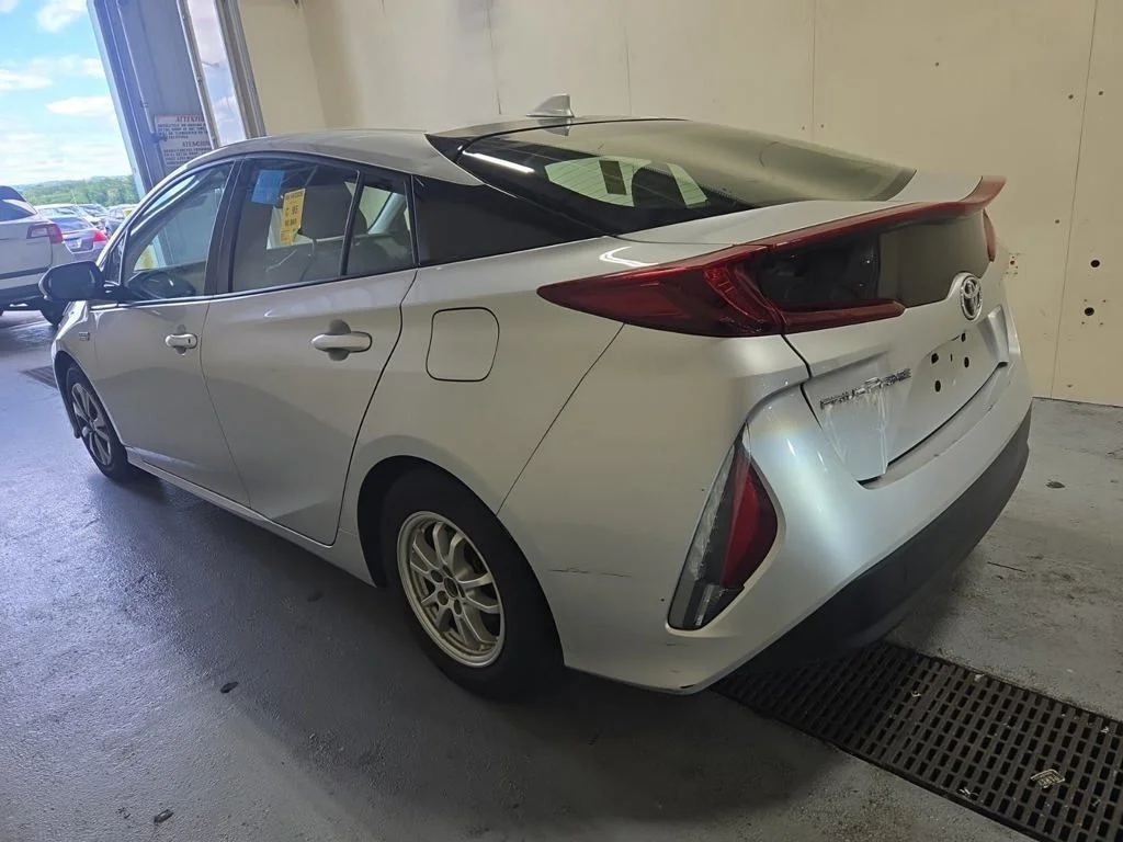 Used 2017 Silver Toyota Premium image 11