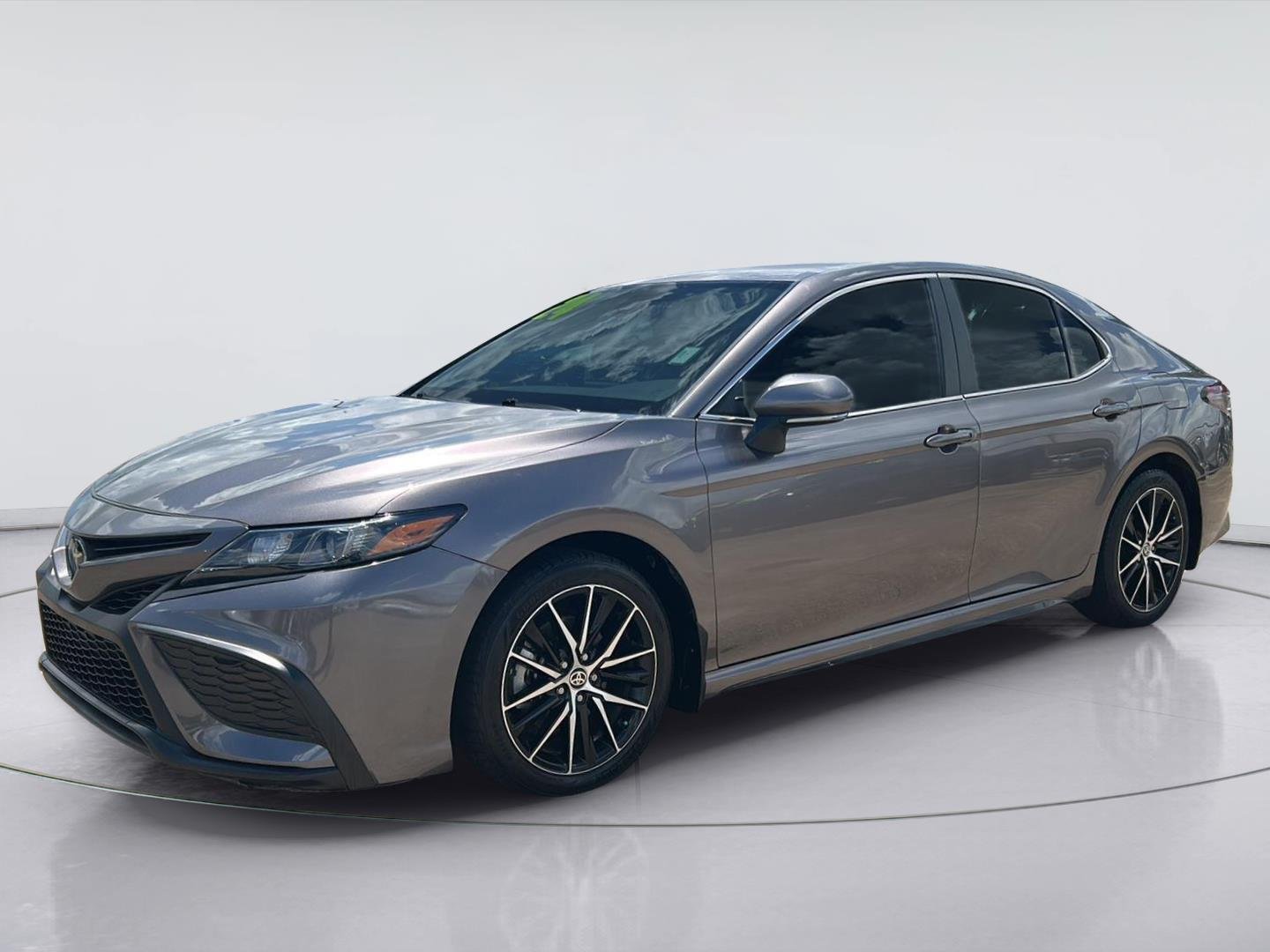 Used 2024 Predawn Gray Mica Toyota SE image 3