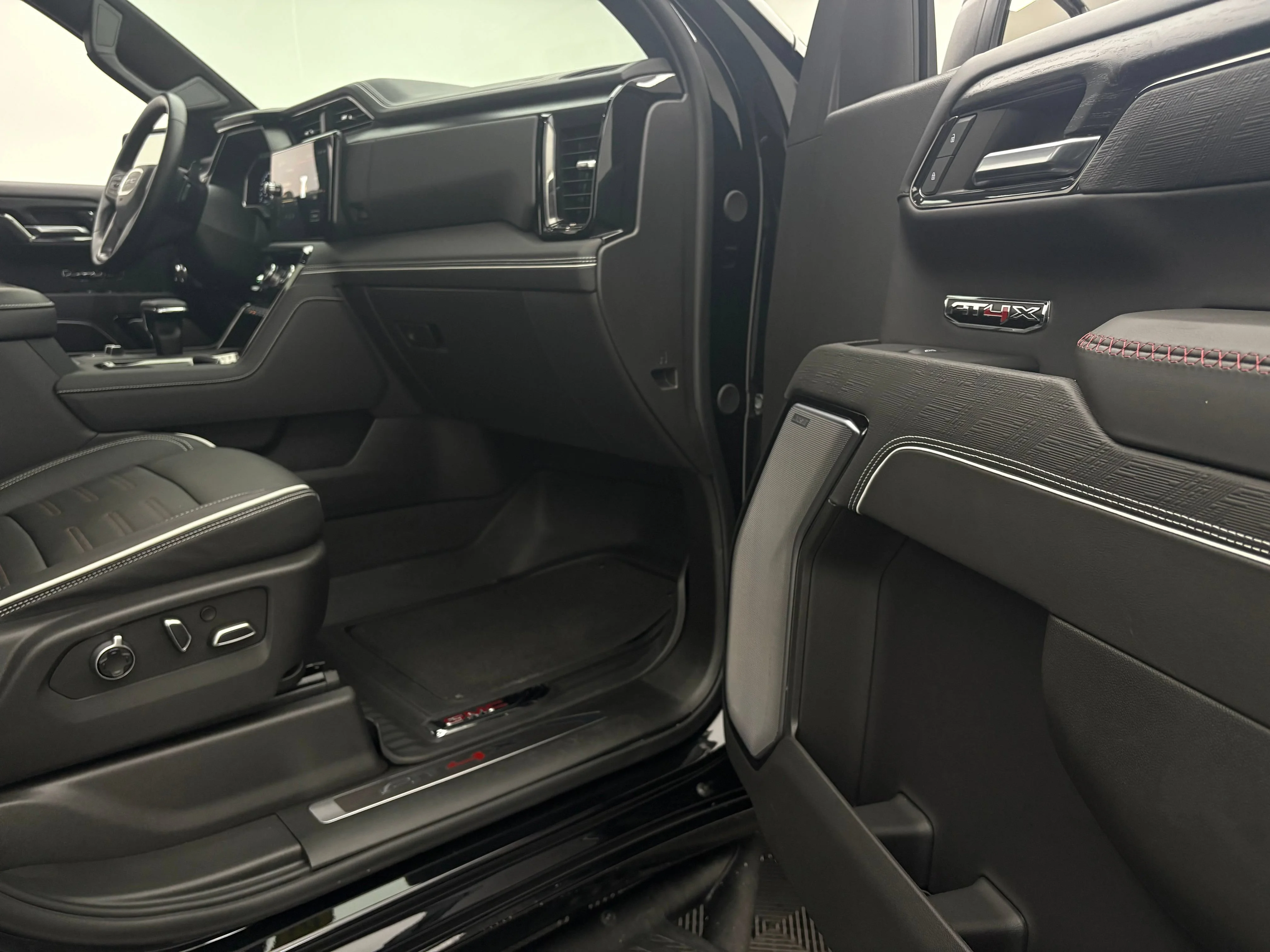 Used 2024 Onyx Black GMC AT4X image 39