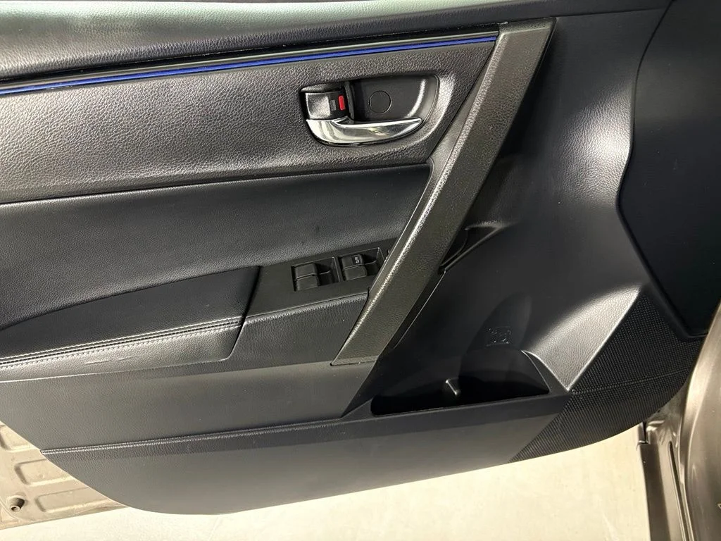 Used 2018 Gray Toyota SE image 12
