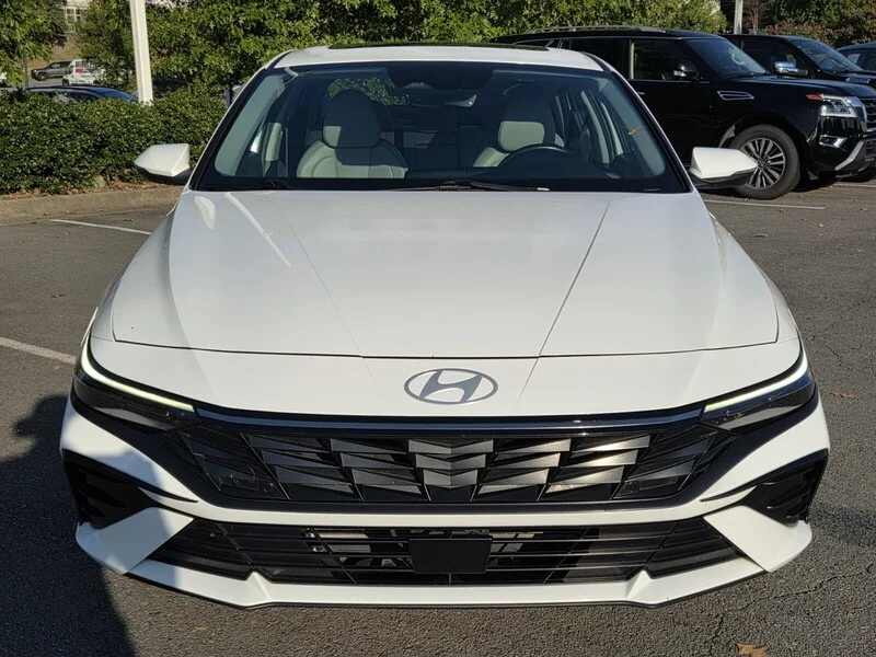 Used 2025 White HYUNDAI LIMITED image 5