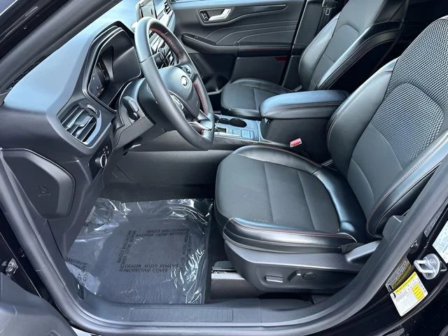 2025 Ford Escape ST-Line - Photo 10