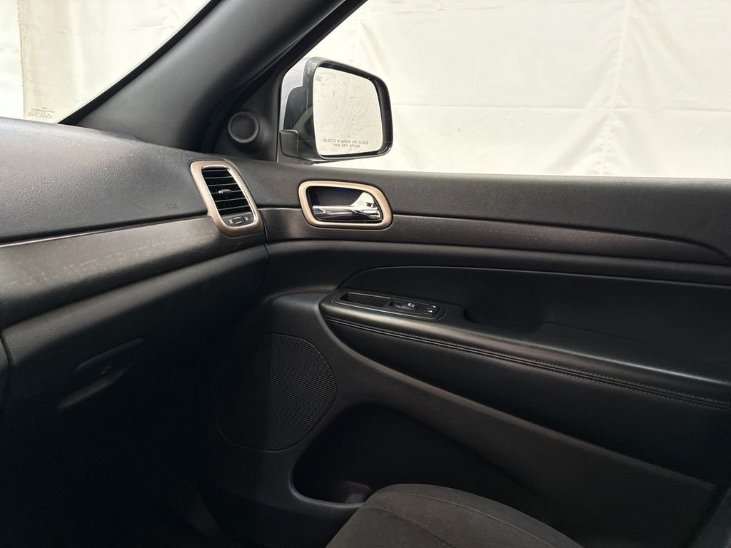 Used 2017 Silver Jeep Laredo image 23