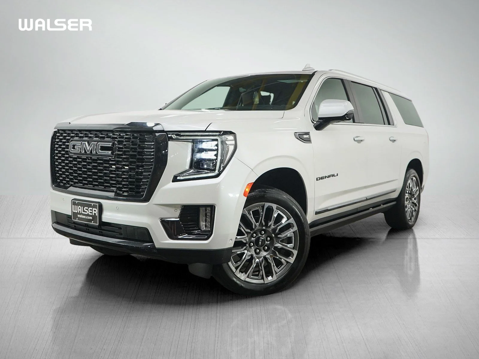 Used 2023 White Frost Tricoat GMC Denali Ultimate image 1