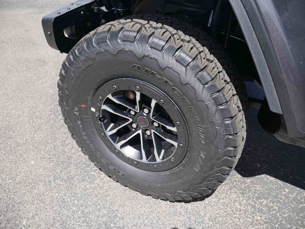 New 2026 Granite Crystal Metallic Clear-Coat Exterior Paint Jeep Rubicon image 11
