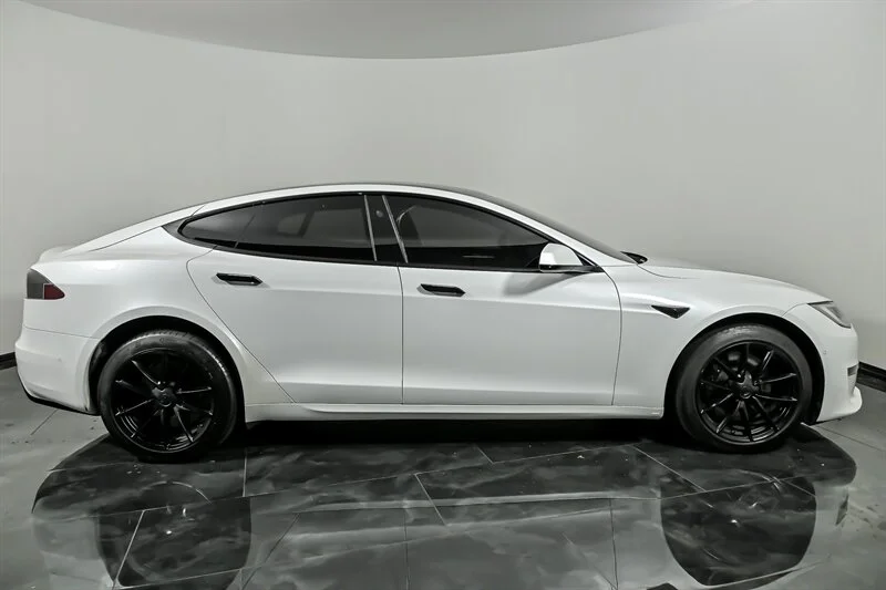 Used 2021 Pearl White Multi-Coat Tesla Plaid image 10