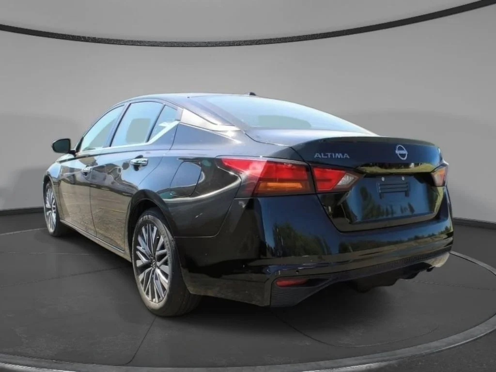 2025 Nissan Altima SV - Photo 8