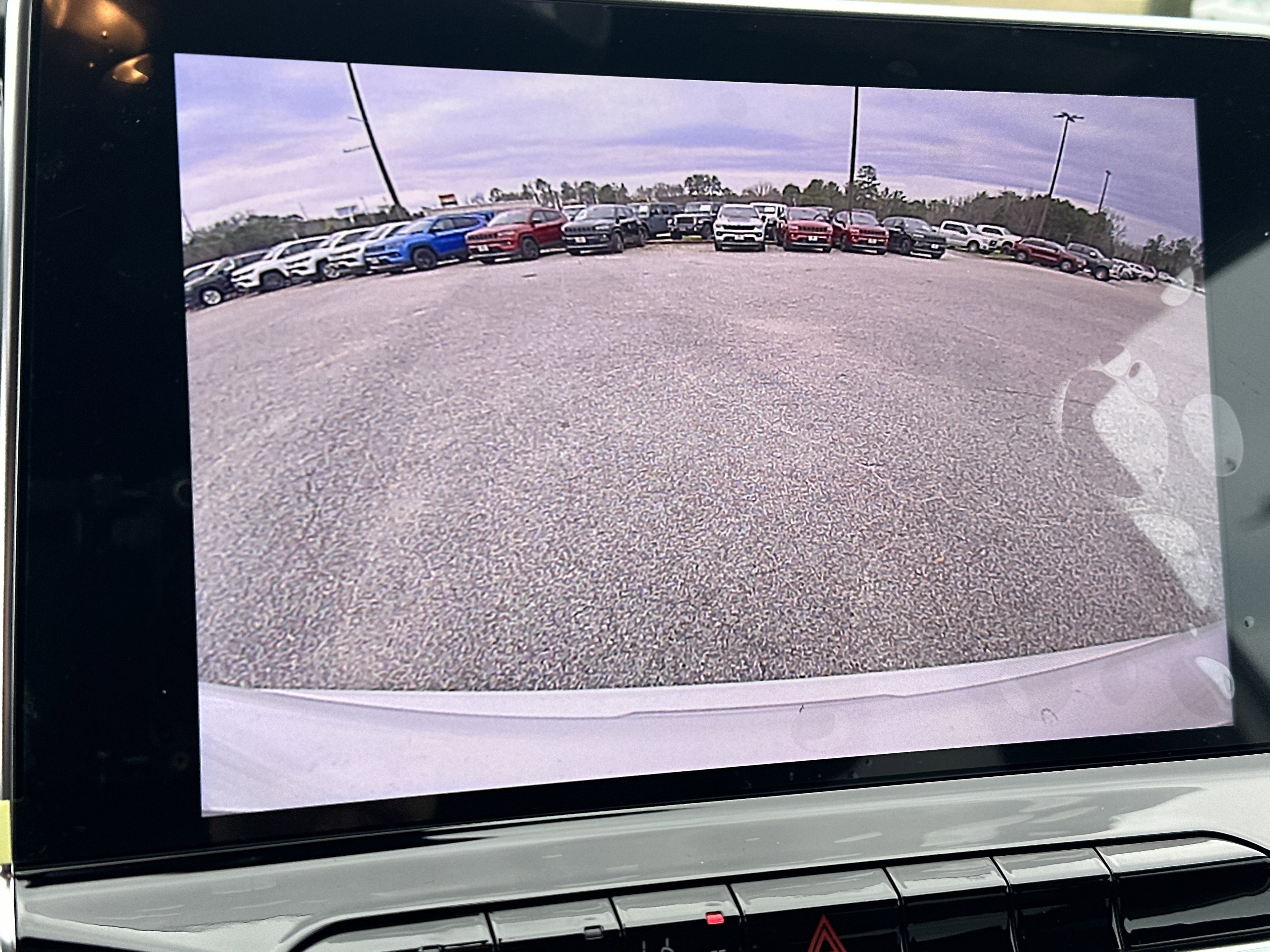 New 2026 Bright White Clear-Coat Exterior Paint Jeep Latitude Altitude image 33