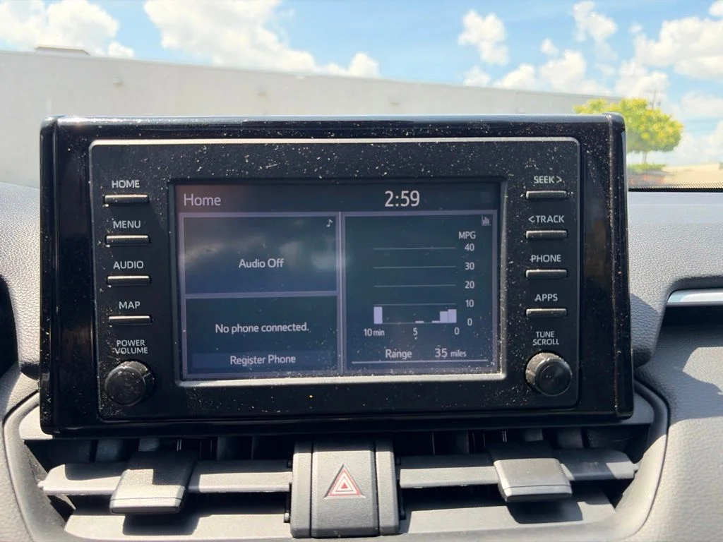 Used 2019 Silver Toyota XLE image 19