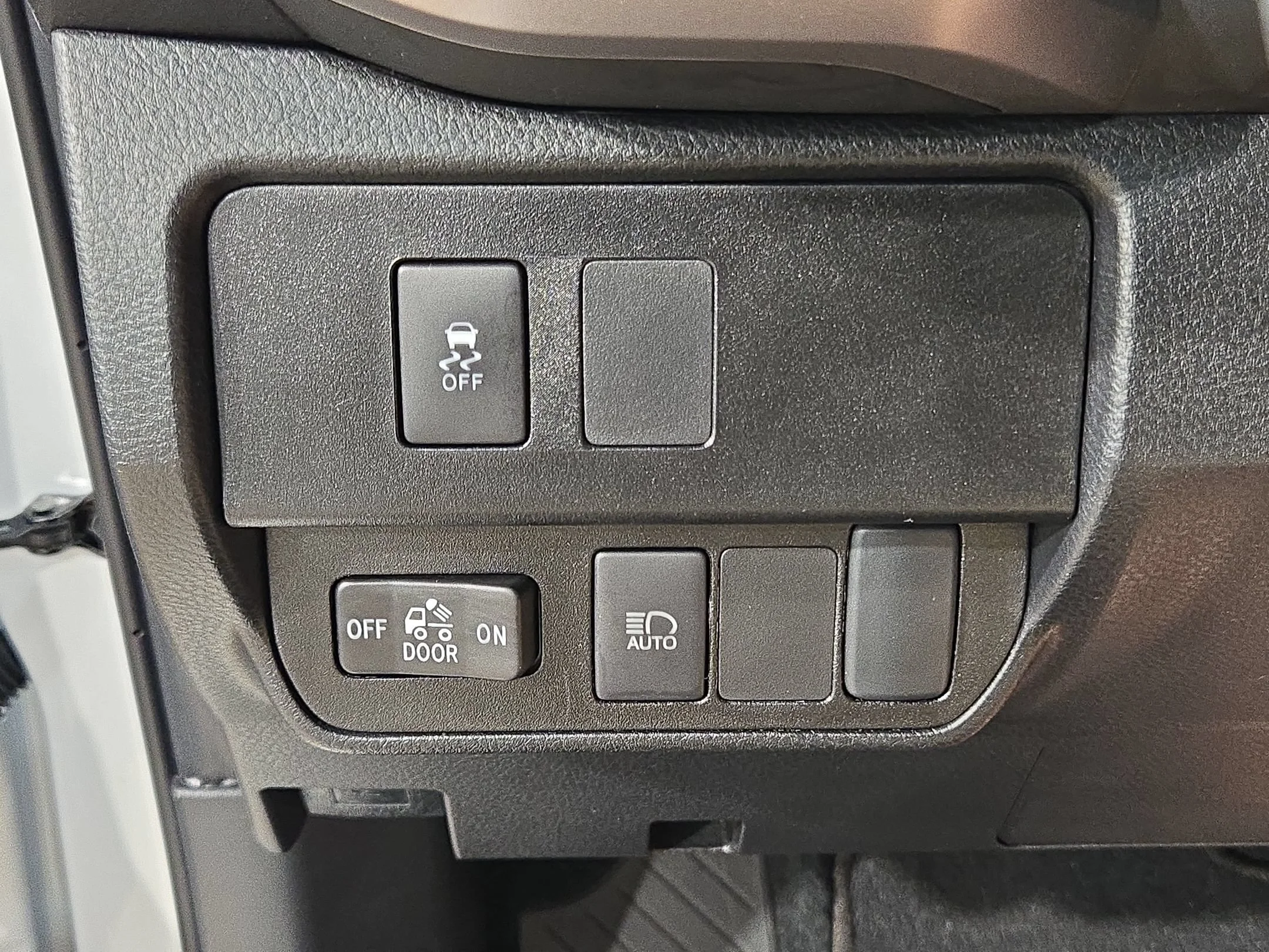 Used 2022 White Toyota SR5 image 24
