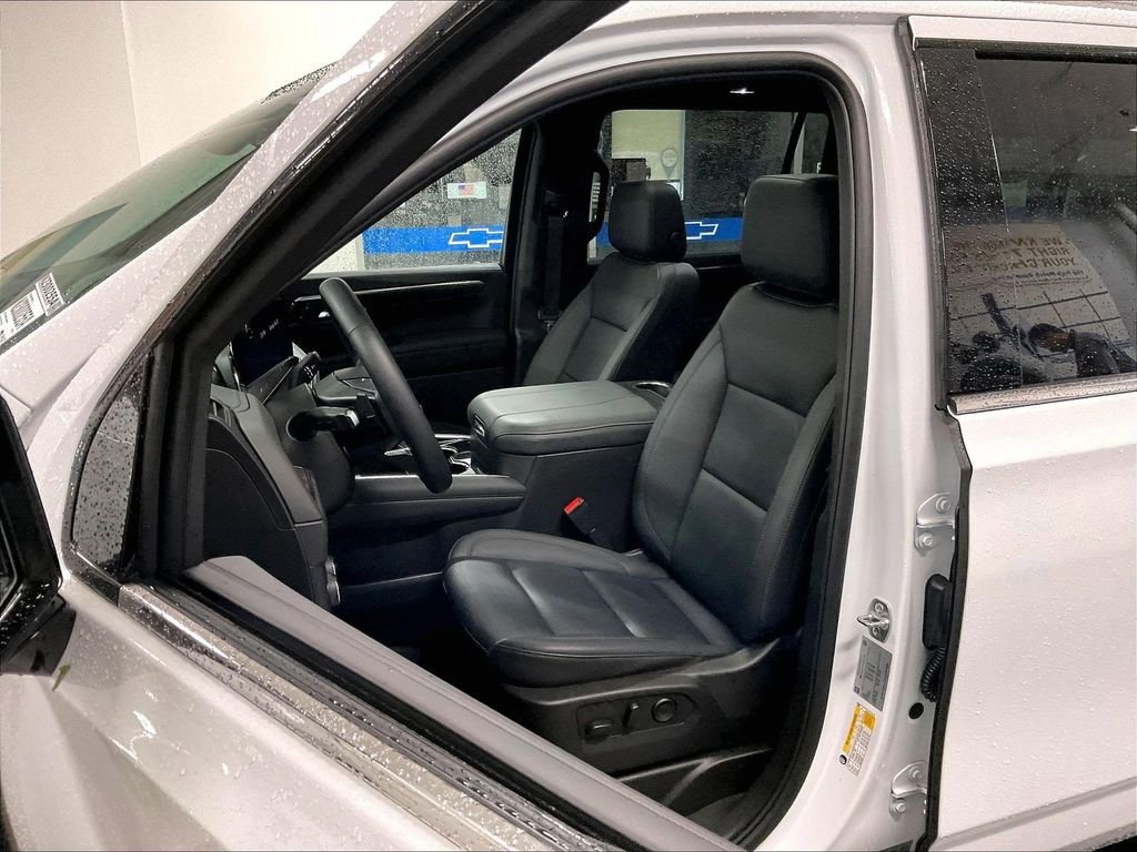 Used 2025 White Chevrolet LT image 10
