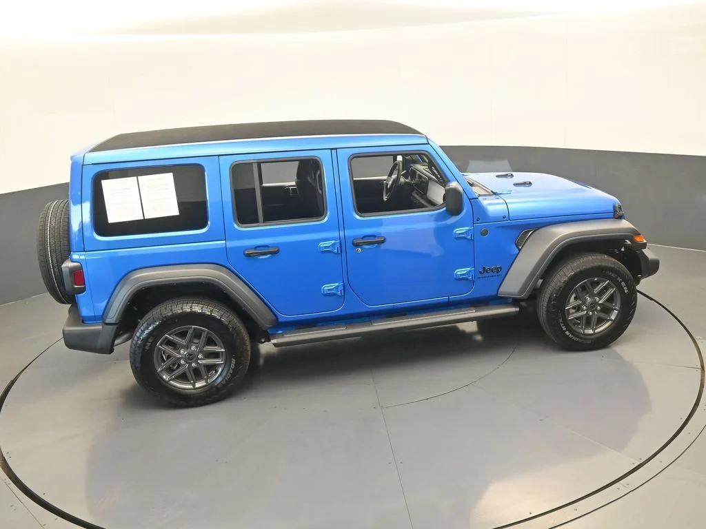 Used 2025 Hydro Blue Pearl Coat Jeep Sport S image 46