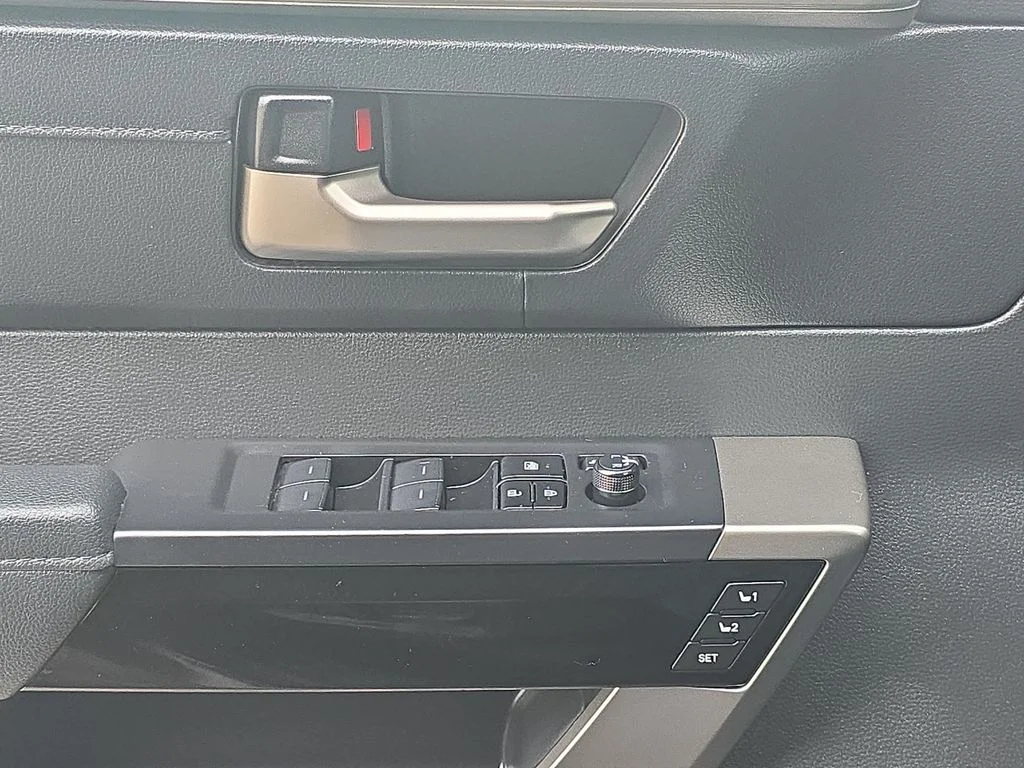 Used 2025  Toyota Limited image 19