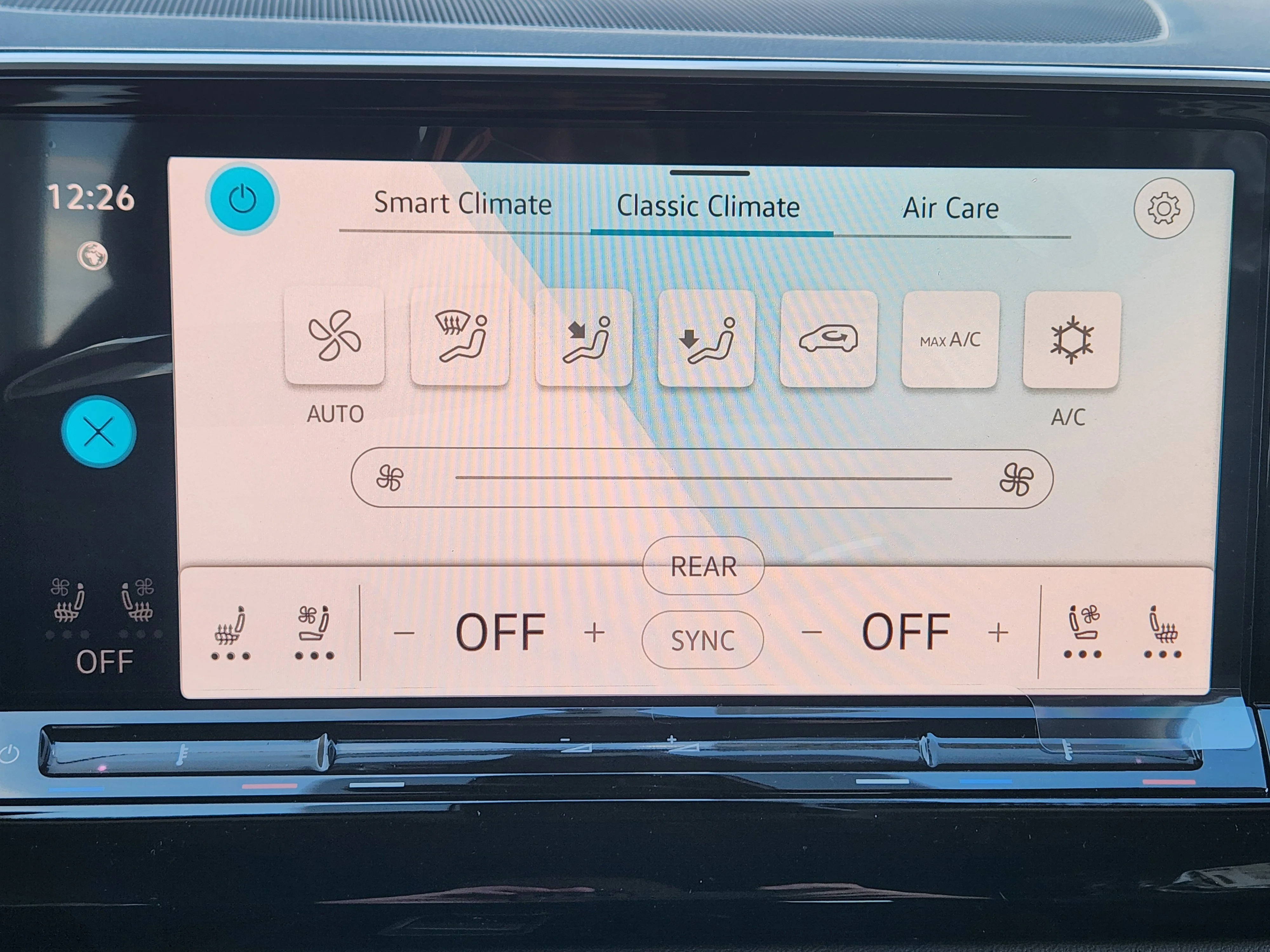 New 2026 White Volkswagen 2.0T SE w/Technology image 14