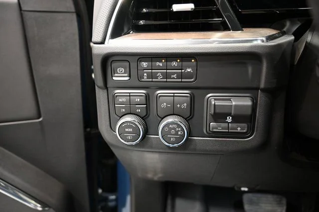 2026 Chevrolet Suburban High Country - Photo 28