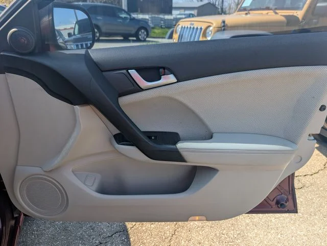 Used 2011 Red Acura 2.4 image 22