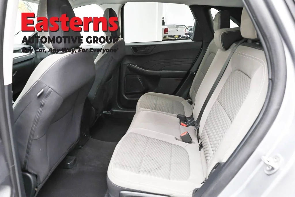 Used 2022 Silver Ford SE image 22