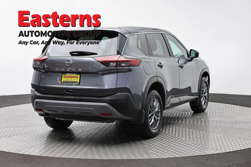 Used 2023 Gray Nissan S image 5