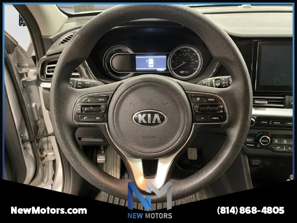 Used 2020 Silky Silver Kia LX image 12