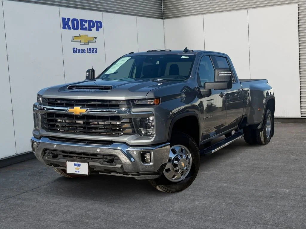 Used 2025 Sterling Gray Metallic Chevrolet LT DRW image 1