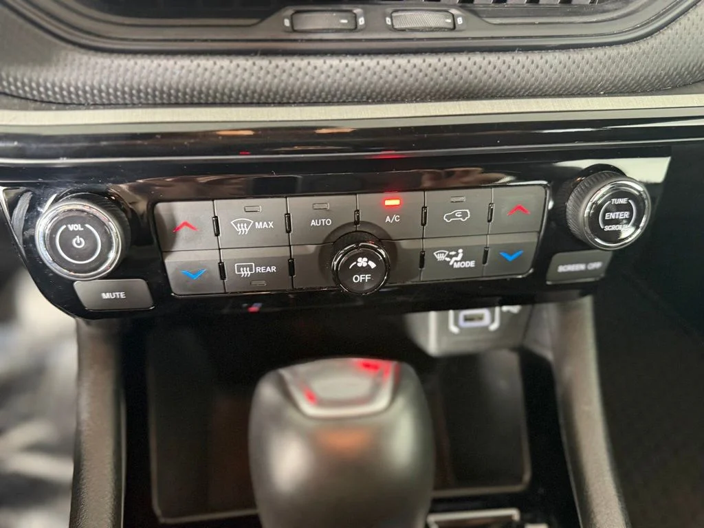 Used 2025 Silver Jeep Trailhawk image 8