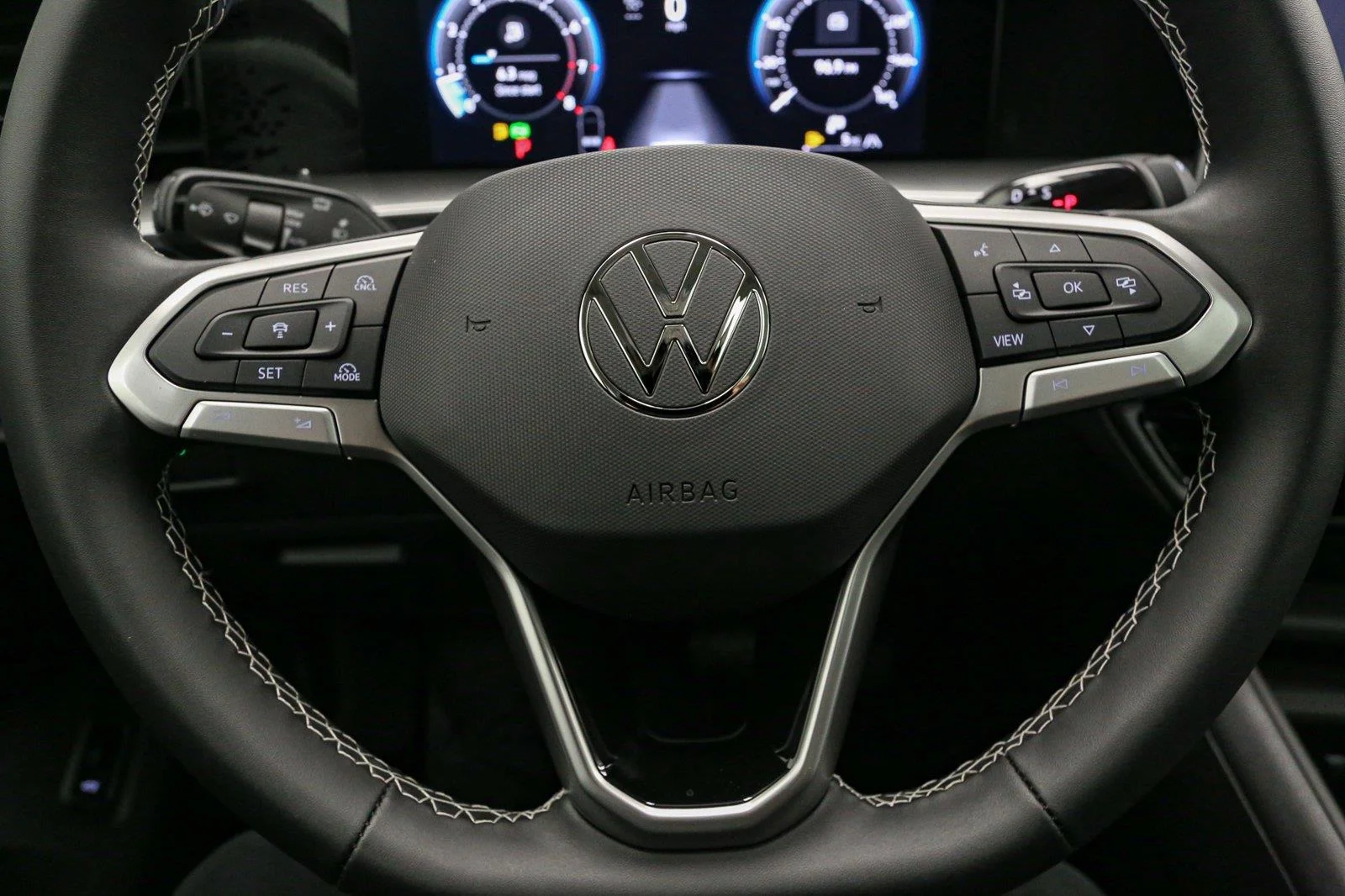 New 2026 Deep Black Pearl Volkswagen SE image 23