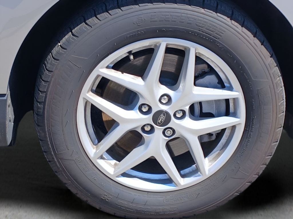 Used 2024 Silver Ford SEL image 25