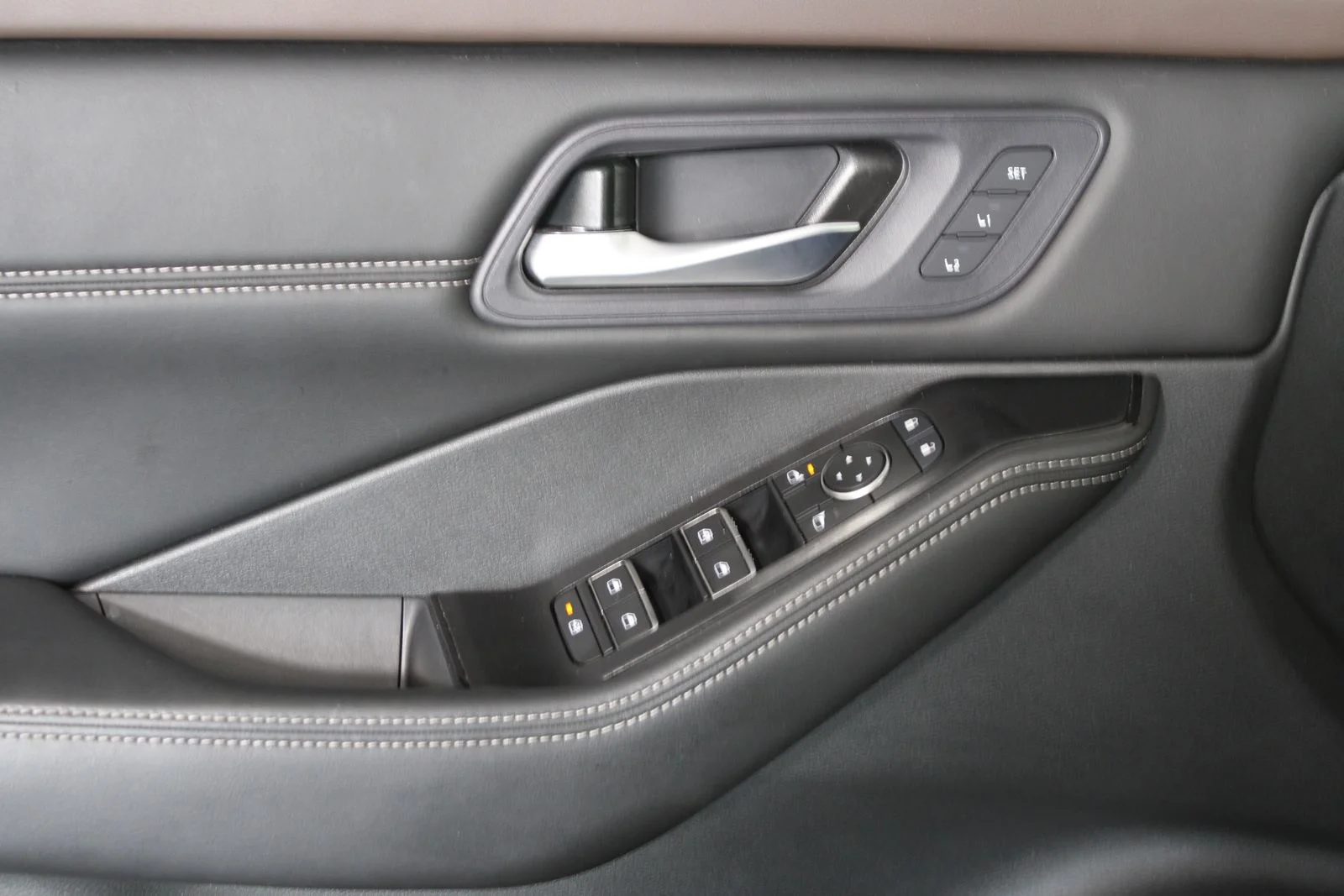 Used 2023 Gray Nissan SL image 8